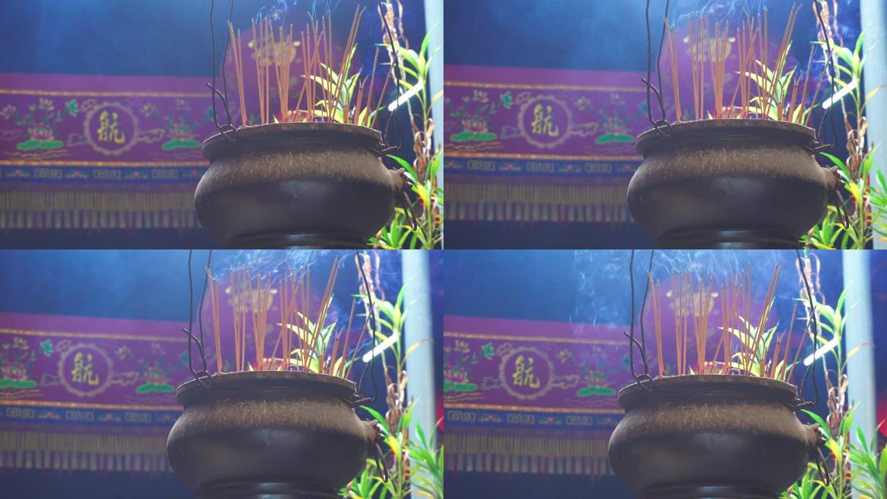 中国寺烧红香棒和烧香锅烟的4k镜头