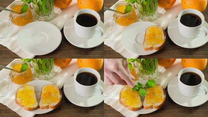 美味丰盛的早餐，面包上有果酱。放在盘子上。早餐配杯茶或咖啡。