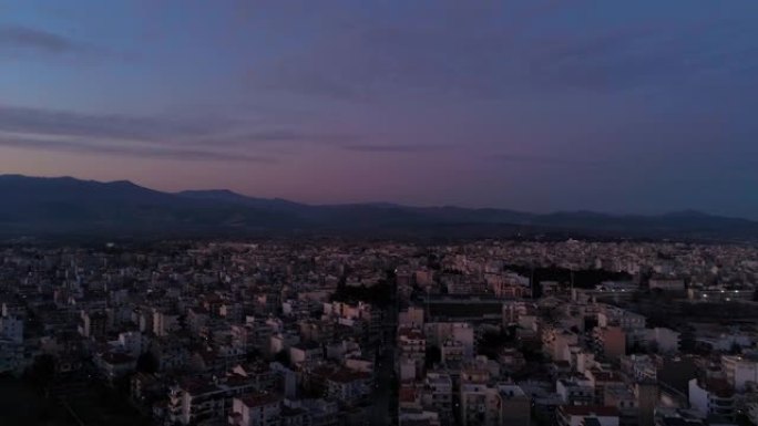 日落时分，希腊首都色雷斯市科莫蒂尼的鸟瞰图