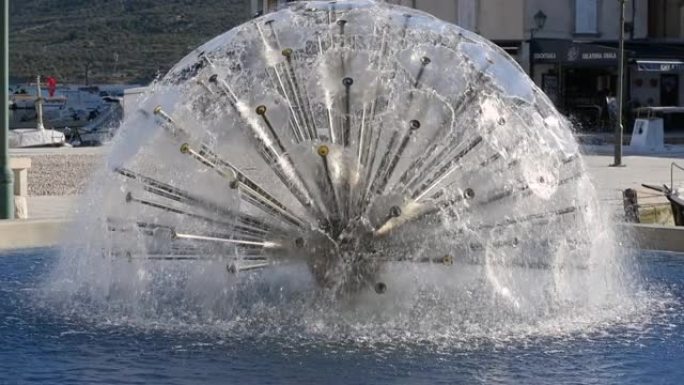 Cres中的喷泉，直射阳光下的球体形状