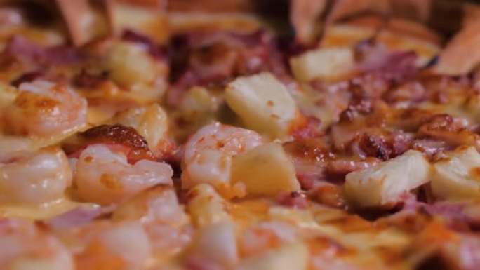 特写镜头旋转披萨盘意大利食物选择聚焦浅景深