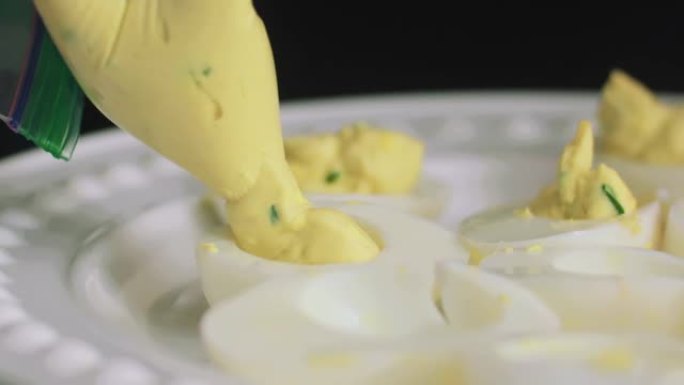 填充芥末鸡蛋美食制作