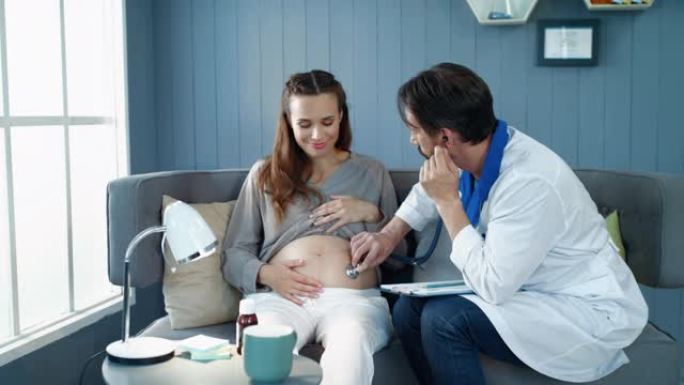 在产前办公室检查孕妇腹部的特写医生。