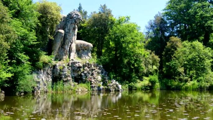 佛罗伦萨省托斯卡纳地区当地地标。在意大利佛罗伦萨附近的普拉托利诺公共花园中雄伟的大雕像Colosso