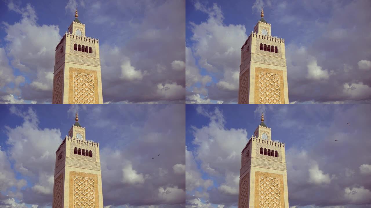 Zaytuna清真寺 (突尼斯) 的主塔在多云的天空背景下
