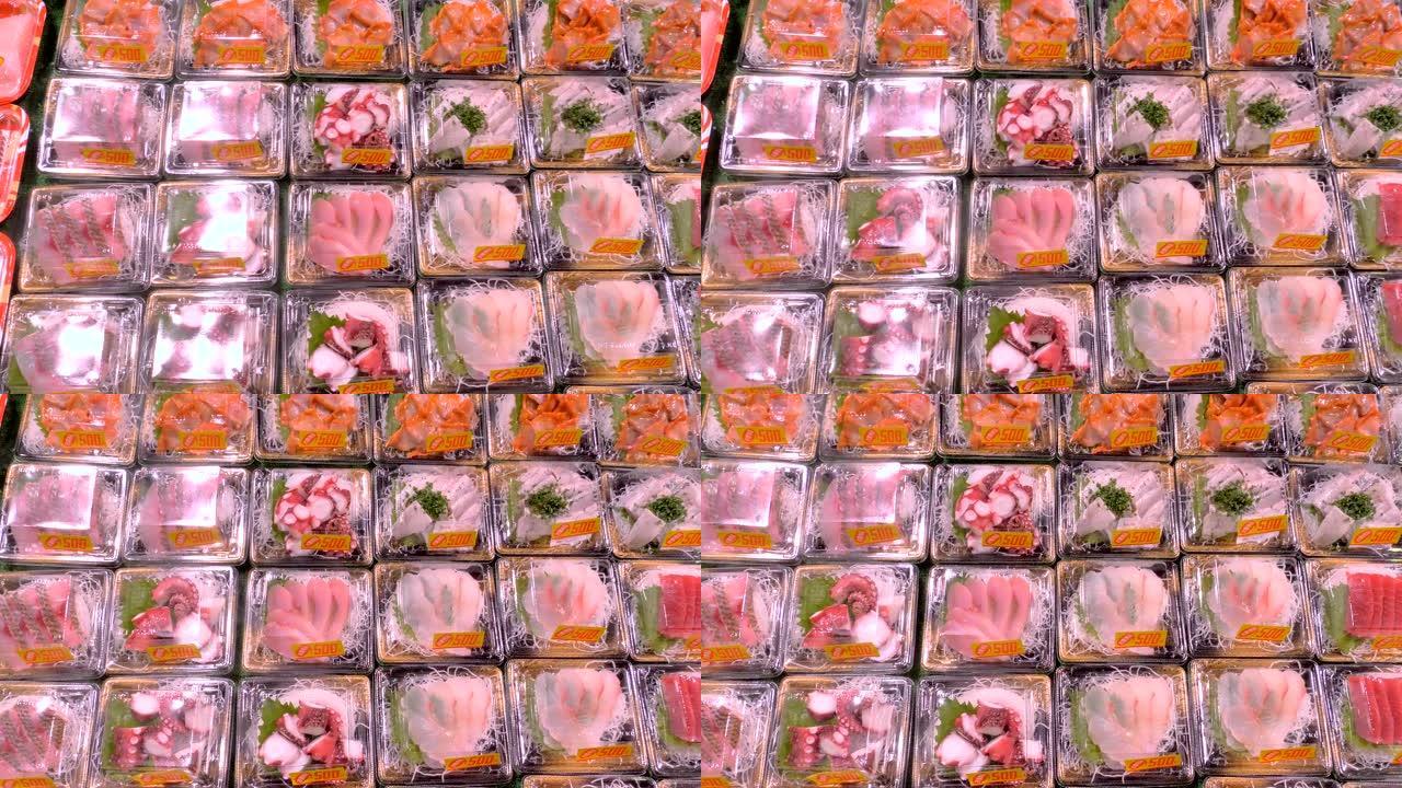 日本东京筑地鱼市场的塑料包装着许多海鲜