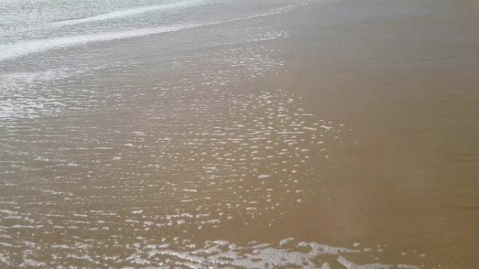 海泡沫洗沙。特写。