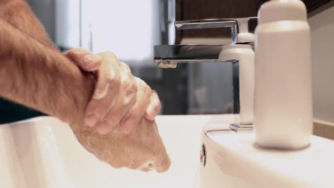 男子在浴室洗手的4k视频