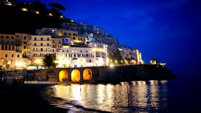 意大利美丽的沿海城镇 -- 阿马尔菲海岸风景秀丽的阿马尔菲