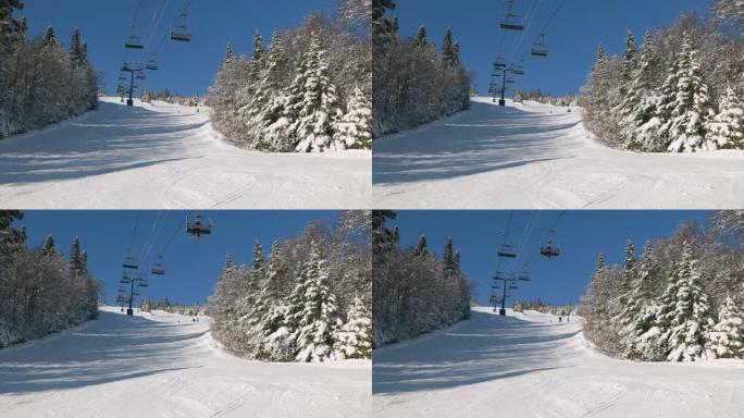 滑雪缆车上滑雪者的风景，雪山覆盖着滑雪坡道