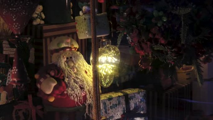 圣诞老人和礼品包装