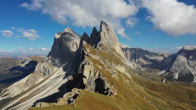 塞塞达峰上令人惊叹的景色。特伦蒂诺上阿迪杰，多洛米蒂阿尔卑斯山，南蒂罗尔，意大利，欧洲。瓦尔加迪纳的