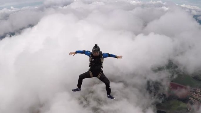 跳伞视频降落自由落体云层之上