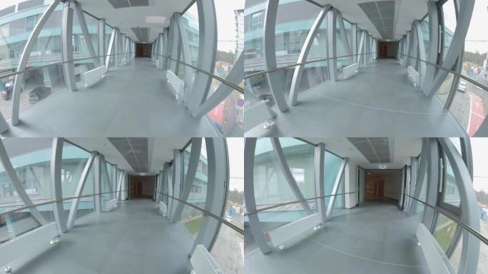 穿过建筑物之间的玻璃通道跟踪镜头