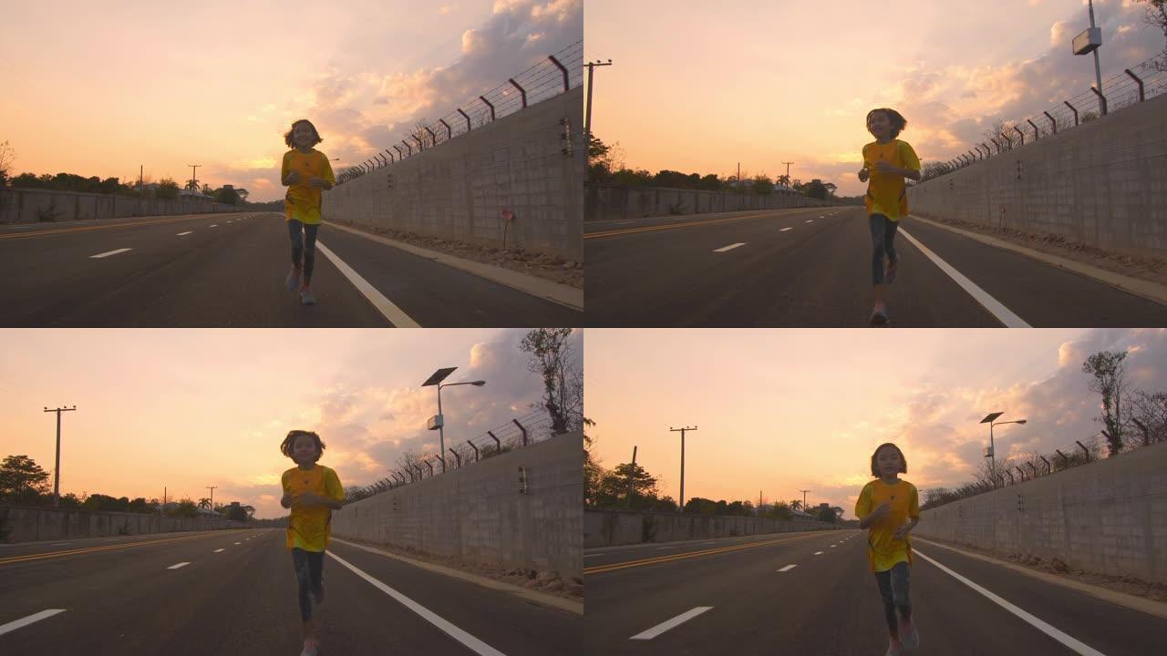 小女孩在日落时在路上奔跑