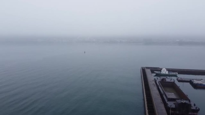 日本高松港鸟瞰图的无人机视频