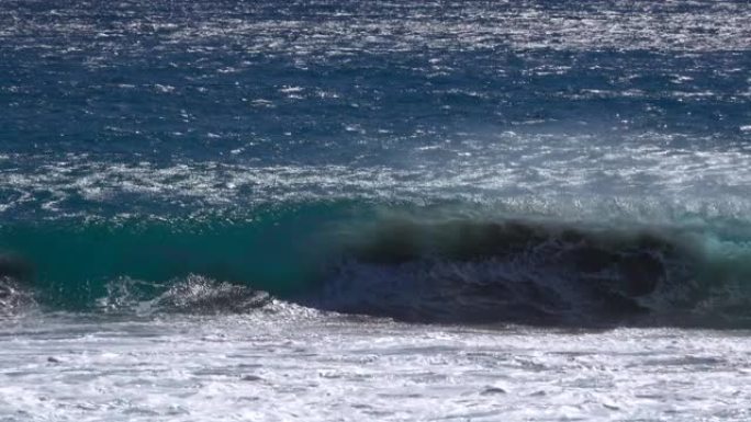 波浪飞溅大海洋白浪花海浪