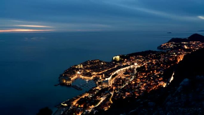 杜布罗夫尼克老城区的日夜延时镜头，杜布罗夫尼克是亚得里亚海最著名的旅游目的地之一