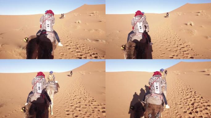 非洲撒哈拉沙漠乘坐骆驼火车的游客