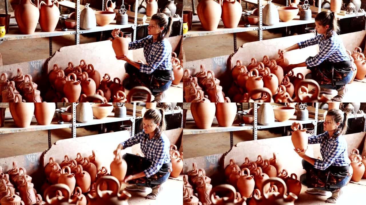 陶瓷车间女工整理黏土物品