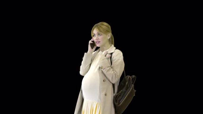 孕妇穿着斗篷，背包在电话上聊天，阿尔法频道