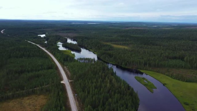 芬兰莱克兰湖边公路的风景鸟瞰图