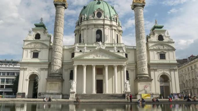 正视图: 圣查尔斯教堂 (Karlskirche)，位于维也纳市中心的18世纪巴洛克式教堂。