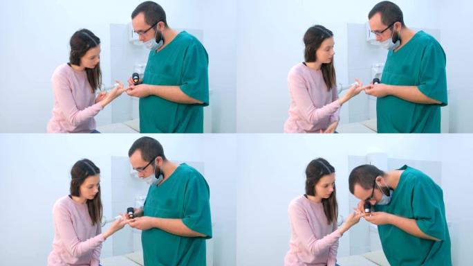 外科医生在移除前使用皮镜放大镜检查手指上的疣。