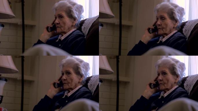 一名90岁的妇女在4k的无绳陆线电话上说话和听