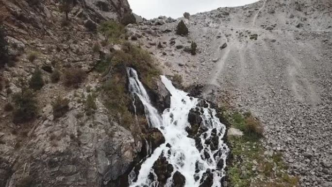 伊斯坎德鲁尔湖。从海拔3000米最近的山顶捕获。高清