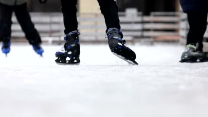 慢动作中的冰鞋旱冰溜冰冰上运动
