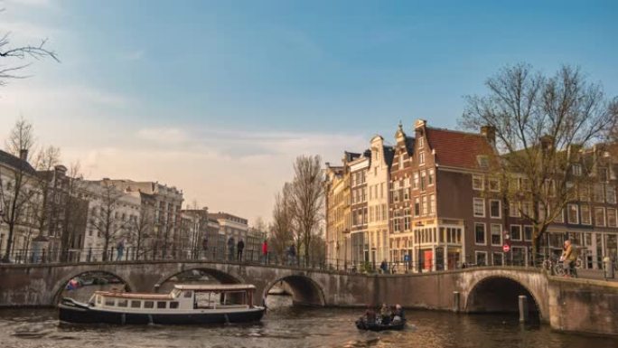 阿姆斯特丹荷兰时间流逝4K，城市天际线在运河滨水区延时