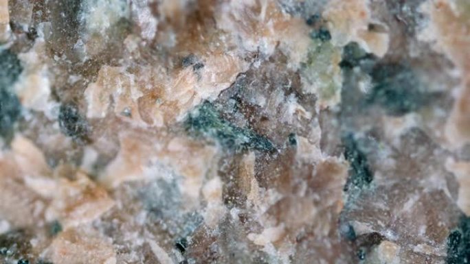 光学显微镜下的长晶石矿物样品