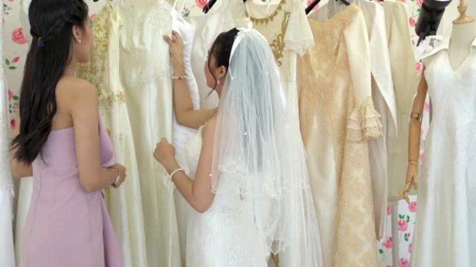 穿着白色奢华连衣裙的华丽新娘。