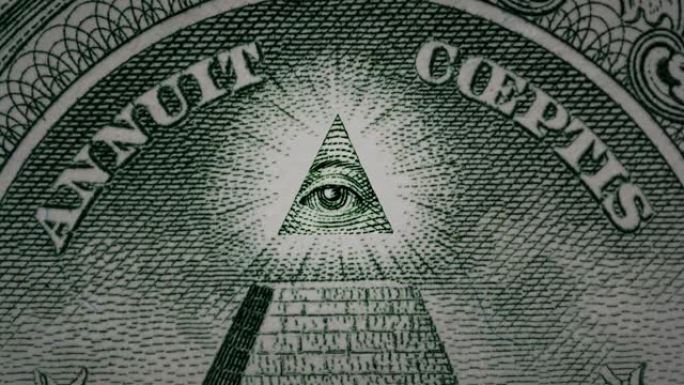 创意4k视差视频，详细介绍1美元纸币的细节，金字塔顶部有一个旋转眼睛。宏观观。