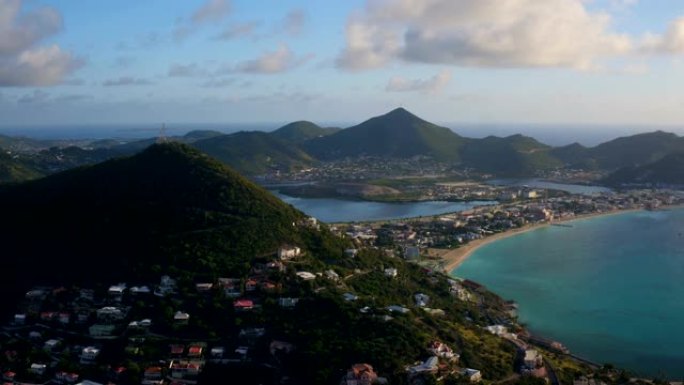 圣马丁航空v40飞越小湾区，全景岛屿景观。