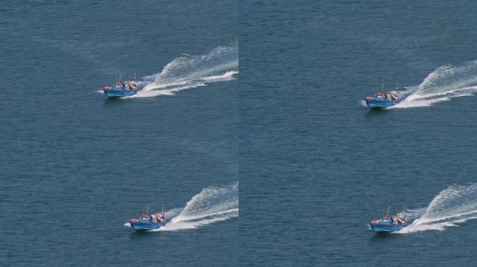 摩托艇在大屿山附近海湾超速行驶