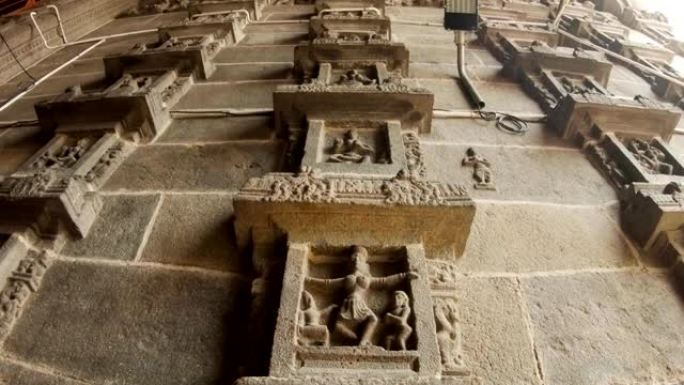 印度南部寺庙Tiruvannamalai中保存的墙壁上的古代石雕