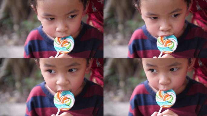 亚洲男婴吃糖果糖