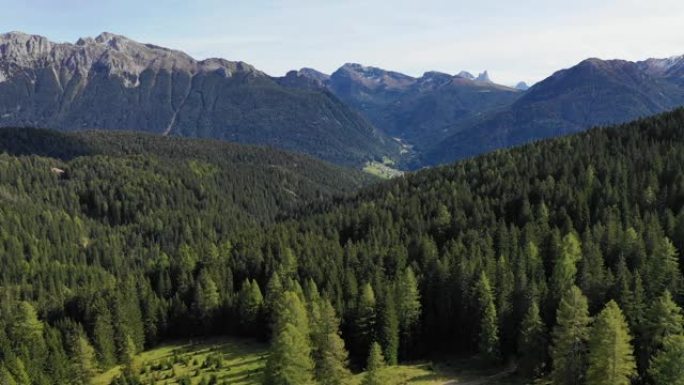 美丽的卡廷纳乔山 (又称罗森加滕山)，来自帕索·科斯塔伦加 (Passo Costalunga)。多