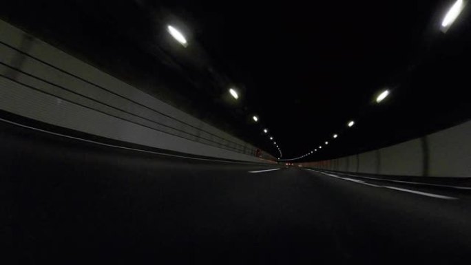 高速公路夜间行驶 | 超宽