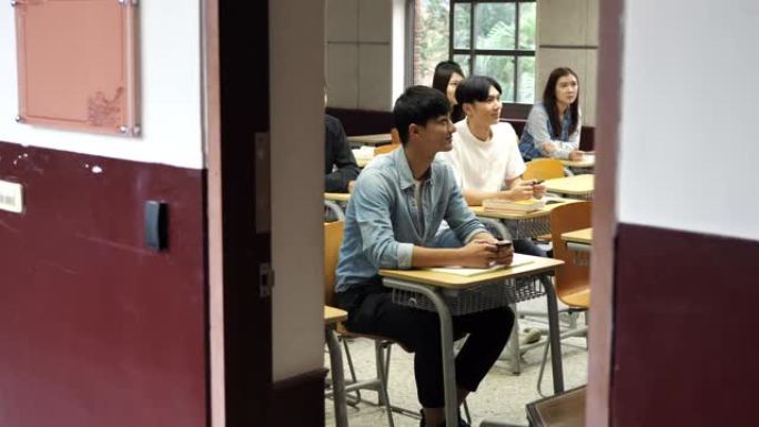 教室里的亚洲学生教室里的亚洲学生大学听课
