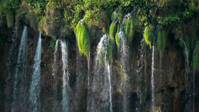 十六湖国家公园绿色森林内瀑布的慢动作镜头