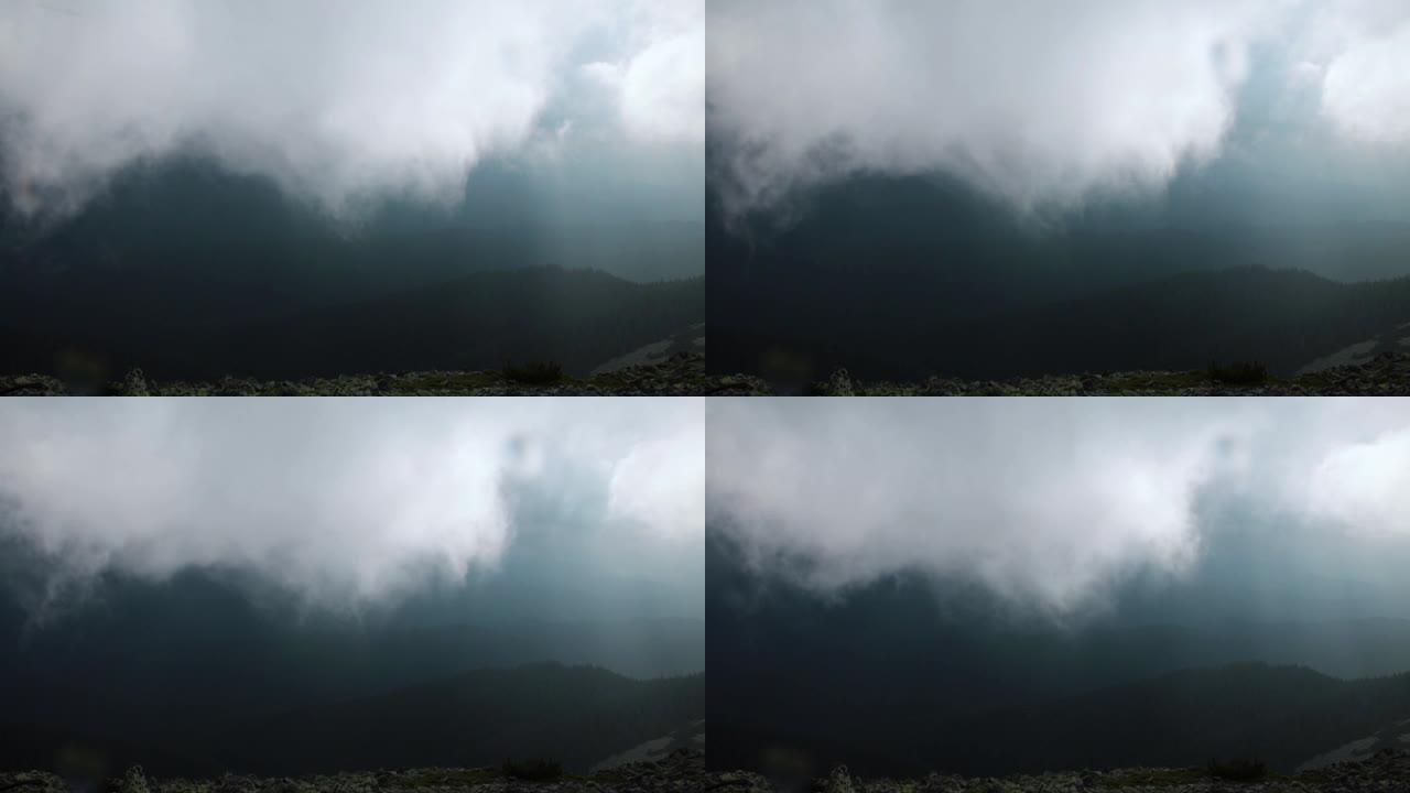 山里有雨的巨大黑暗雷暴云