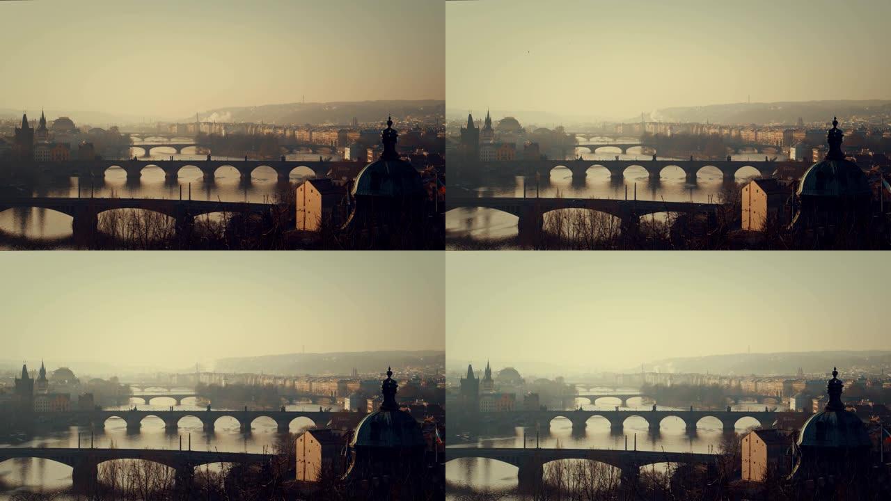 雾霾中的布拉格桥梁全景