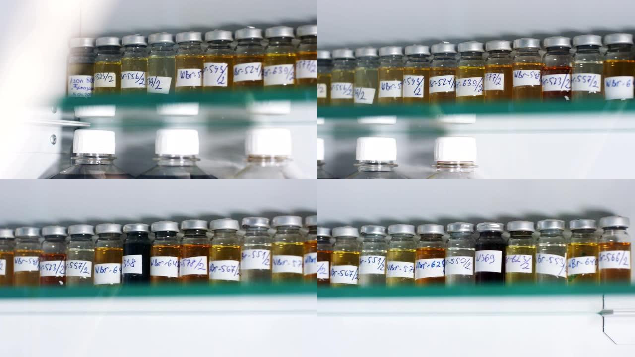 实验室货架上有油产品样品的瓶子