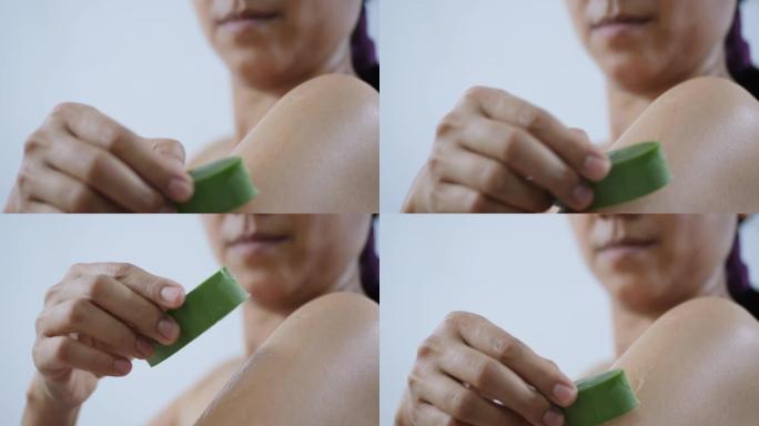 亚洲女性使用芦荟威胁身体护肤的肖像