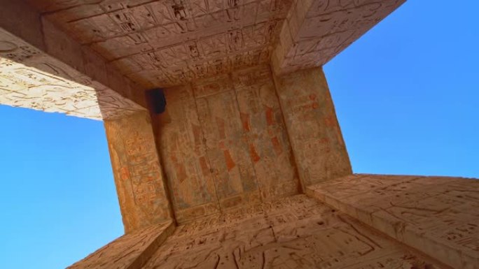 梅迪内·哈布神庙。埃及，卢克索。Medinet Habu的Ramesses III太平间庙宇是埃及卢