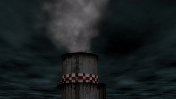 工业烟囱在戏剧性的黑暗天空中抽出污染的烟雾