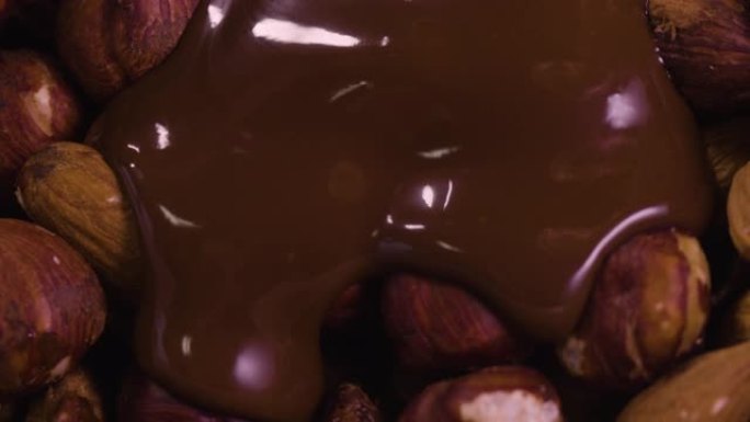 黑巧克力遍布杏仁和榛子